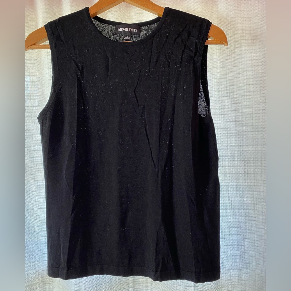 Black Kasper Knits sleeveless blouse in size large.